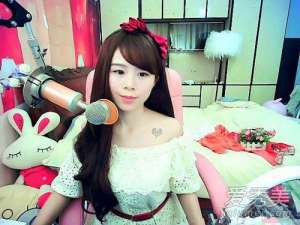 蜜桃秀女主播热舞(网红直播平台哪个最火？直播是如何赚钱的？)