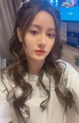 女主播玩王者荣耀(快手主播辣辣：是王者小仙女，也是强力“钟无辣”)