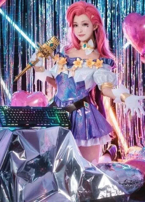 南波儿甜美、沫子冷艳,6大网红女主播COS萨勒芬妮,哪个更戳你?