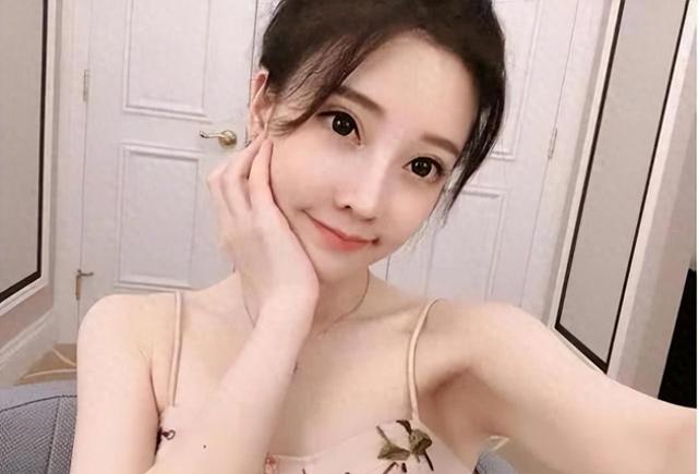 冯提莫健身直播不慎走光，遭封禁！网友戏称“垫大失误”