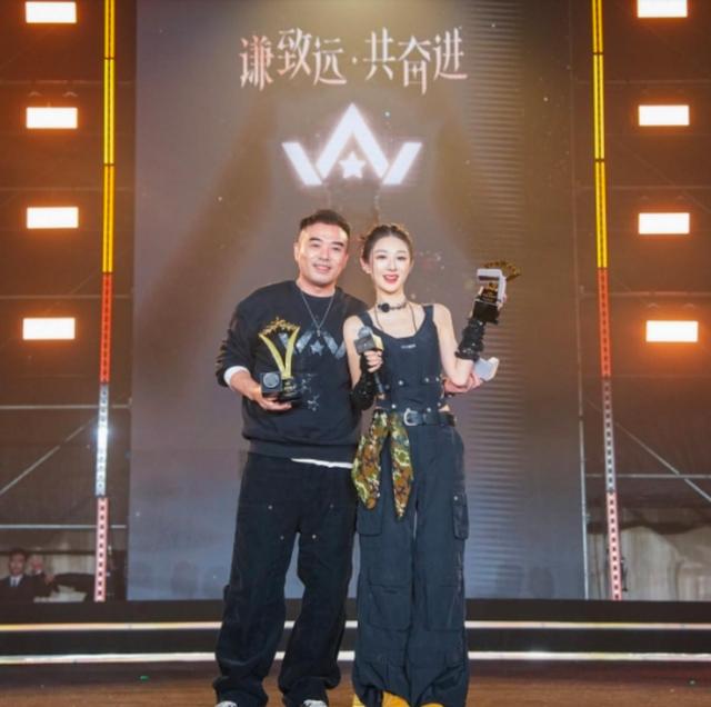 薇娅“消失”2年后再现!年会热舞惊艳全场,又盯上了更赚钱赛道