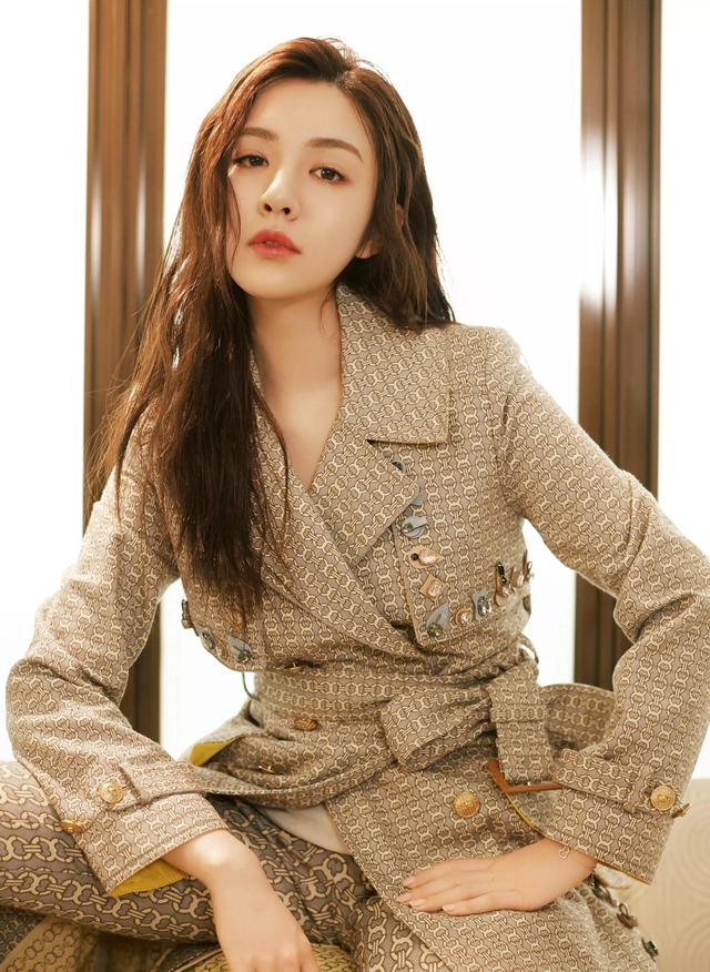 美女明星王晓晨高清写真美图,优雅迷人,性感大方