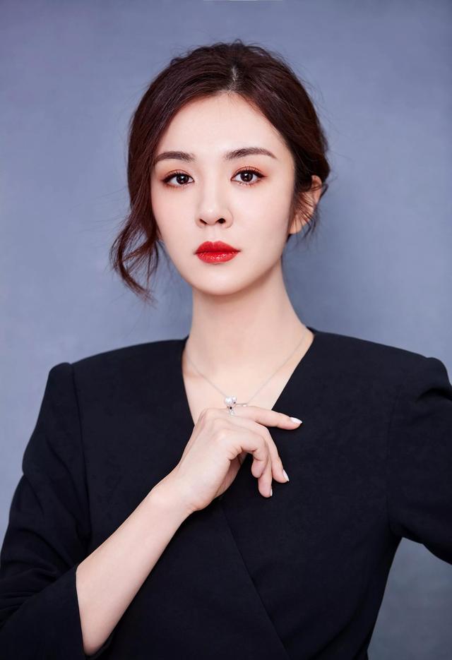 美女明星王晓晨高清写真美图,优雅迷人,性感大方