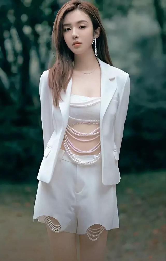 美女明星王晓晨高清写真美图,优雅迷人,性感大方