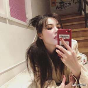 女主播真空直播还凸点(泫雅表演期间揭裙露底扭屁股　网民斥过火兼低俗)