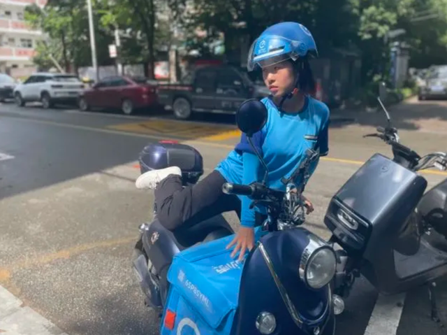 高考结束,18岁的女孩想做女主播赚钱,父母:不如去送外卖
