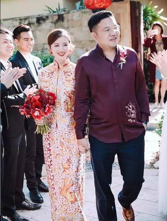官宣!美女主播小七恋爱了,深夜发文引千人点赞,球迷:含泪祝福