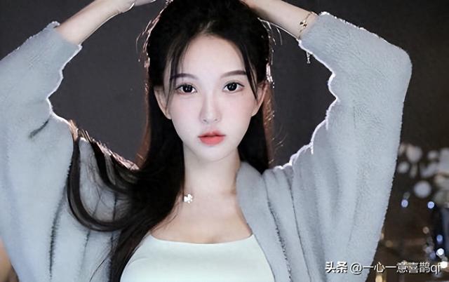 南妹儿久违复播,紧身吊带太性感,无视超管大胆热舞,太绝了!