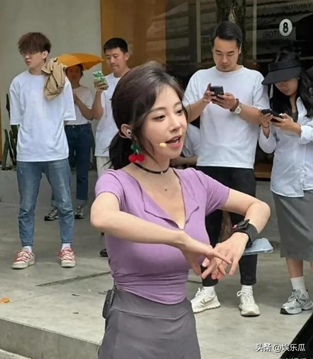 千万网红冯提莫海上游艇美照 身材火辣 丰满匀称 让人直流口水