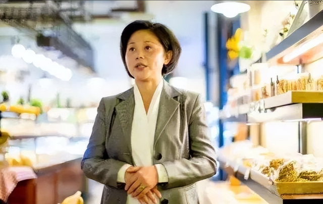 央视女主持自曝患癌经历:手术6小时,化疗八个月,生不如死