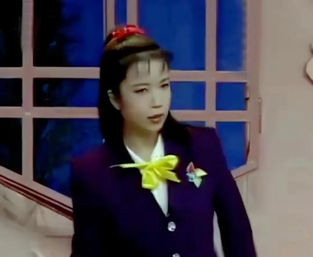 主持人黄薇:和蔡国庆青梅竹马,照顾瘫痪父亲11年,母亲让她落泪