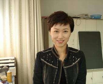 主持人魏笑:新婚第二天车祸离世,丈夫抱着遗体不愿放手