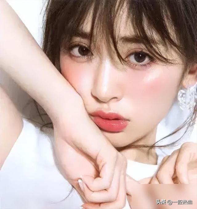 这谁受得了!日本36岁女星“泉里香”的火辣颜值与身材!
