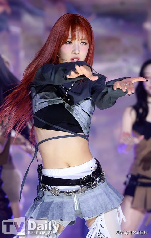韩国女团劲歌热舞,身材傲人,参加迷你专辑发行纪念Showcase