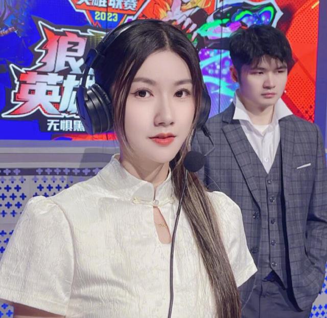 初代电竞女神做直播,退隐前不懂投资疯狂买房,如今成包租婆