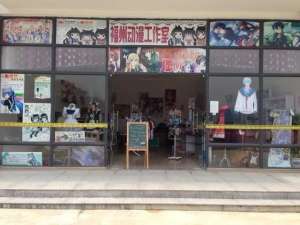 b站cos女主播 5000一晚(“二次元之城”福州：3个cosplay女生 10平米车库 年销500