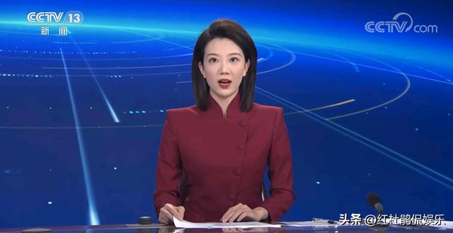 30位央视新闻主播的春节出镜服装,让人赏心悦目,谁搭配最好看?