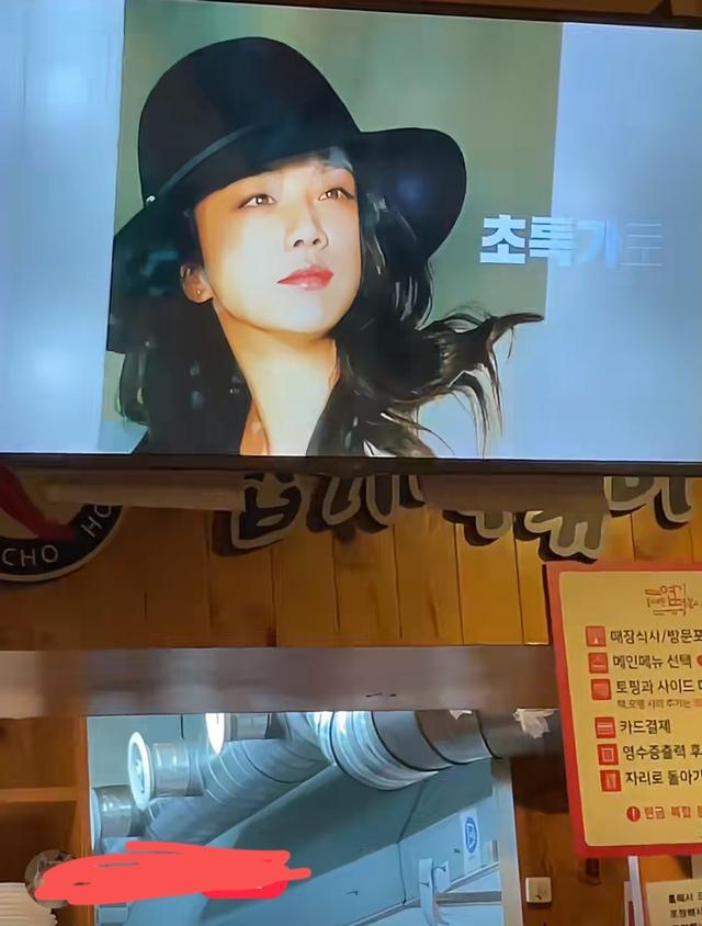 一张合影,揭开汤唯在韩国的真实地位,难怪孔刘被“钓成翘嘴”!