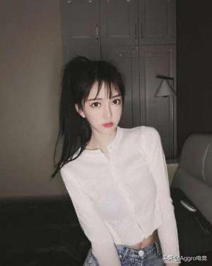 直播看脚的女主播(斗鱼女主播双腿淤青直播，被观众质疑，无奈晒出练舞视频自证)