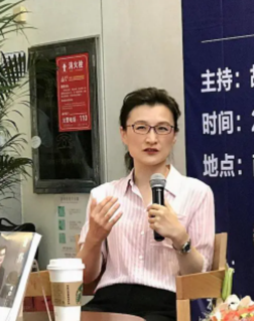 从“央视名嘴”到“滚出主持界”,董倩到底经历了什么?