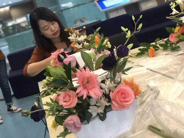 刷屏!江苏美女主播带一群粉丝插花,还约定……