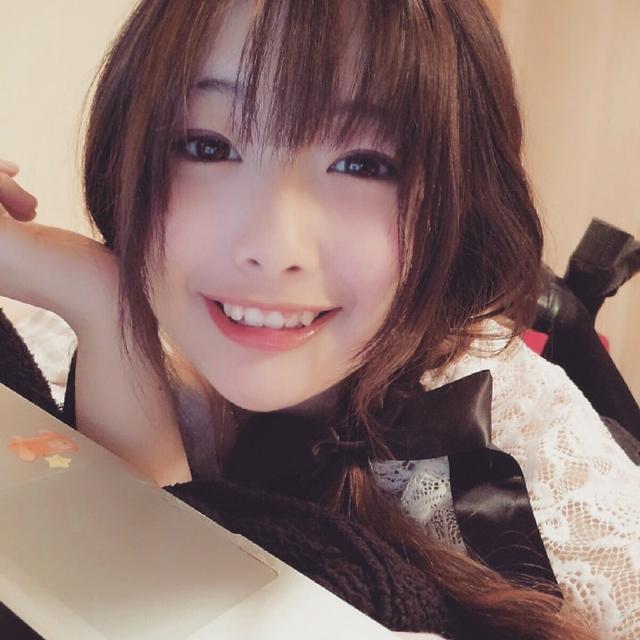 cosplay的美少女加上可爱又萌萌的小虎牙