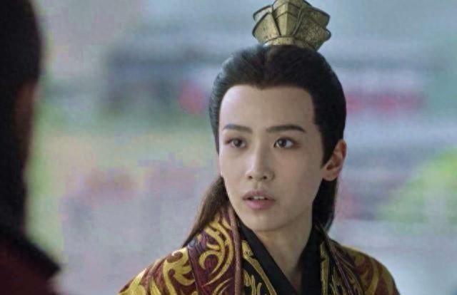 刘美彤原来这么“有料”?身穿绿色亮片裙配金腰带,蚂蚁腰真的绝