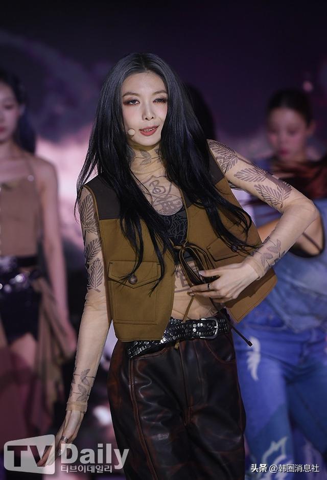 韩国女团劲歌热舞,身材傲人,参加迷你专辑发行纪念Showcase
