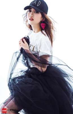 女主播酱紫图片(上班女郎大改造丨放飞自我 甜蜜主播变身暗黑萝莉)