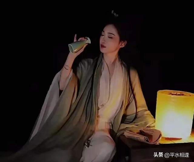 东方甄选爆水背后,她的故事竟然这么牛!