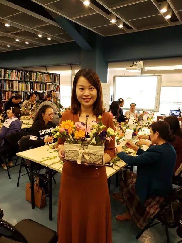 刷屏!江苏美女主播带一群粉丝插花,还约定……