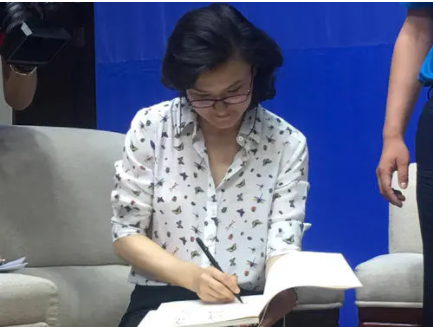 从“央视名嘴”到“滚出主持界”,董倩到底经历了什么?