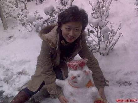 主持人魏笑:新婚第二天车祸离世,丈夫抱着遗体不愿放手