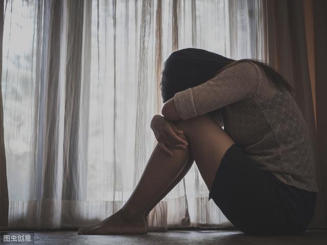 韩国电视台女厕所惊现摄像头!求求你们,别再让我辨认摄像头了