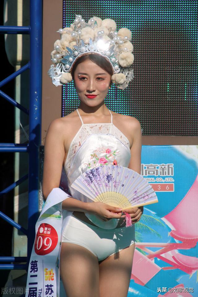苏州举行水上皇后选美大赛，众佳丽争奇斗艳，比基尼京剧秀吸睛