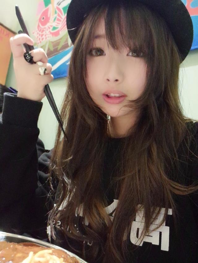 cosplay的美少女加上可爱又萌萌的小虎牙