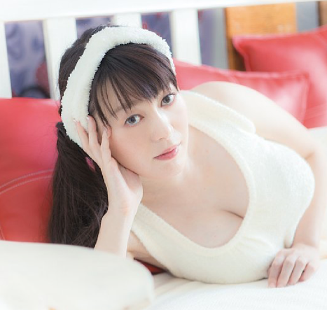 前日本NHK“巨乳”女主播惨遭网络暴力,被迫辞职后大拍写真“报复”流言