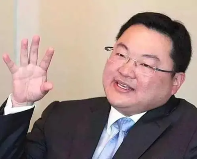 华裔男子花百亿泡全球女星,掏空马来西亚国库,最后惨遭四国通缉
