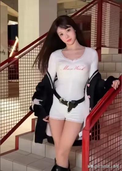 前体操冠军吴柳芳变“性感主播”31岁,身材前凸后翘,丰臀大乳!