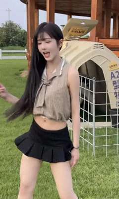 韩国女主播青草合集(三只羊女主播集体停播外出强颜欢笑，素颜很路人，乔妹看着像大姐)