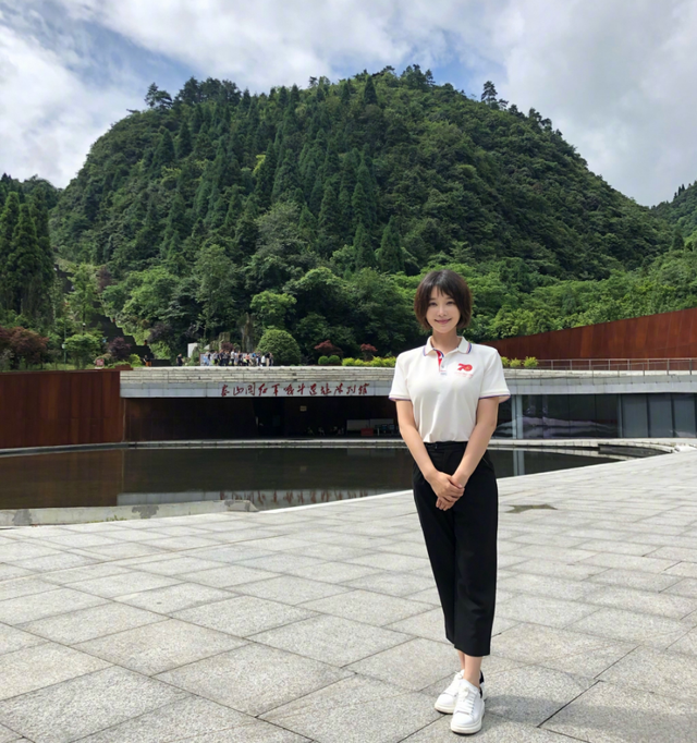 央视美女主播胡蝶:父亲人生梦想引路人她闪婚著名导演真的幸福吗