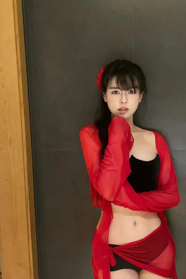 沫子透视装直播引热议,读私信内容曝光震惊网友!