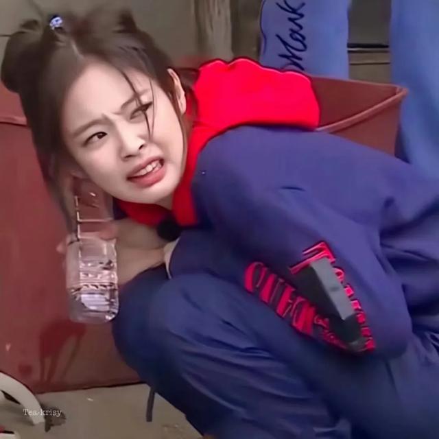 BLACK PINK成员Jennie奶里奶气可爱头像