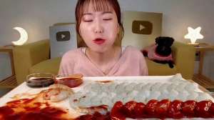 韩国吃货胖女主播(Ami小姐姐带着生食大虾来啦#韩国吃货主播)