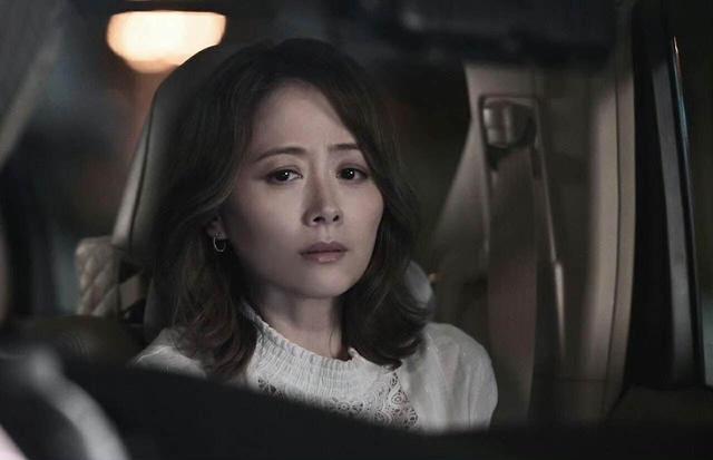 香港知名女星复出拍剧，状态冻龄依旧甜美，直播大方发红包宠粉