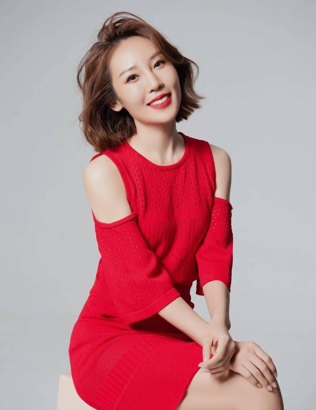 山东电视台20位美女主持人照片大全,个个端庄大气,深受观众喜爱