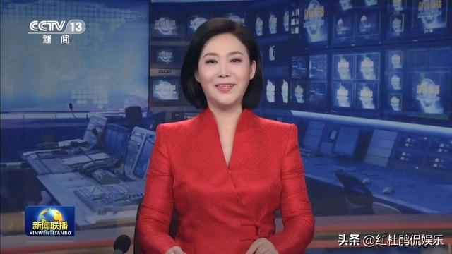 30位央视新闻主播的春节出镜服装,让人赏心悦目,谁搭配最好看?