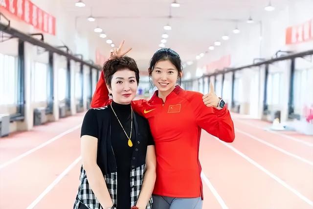 川妹子吴艳妮入选巴黎奥运，但屡屡遭受网暴，素颜照曝光