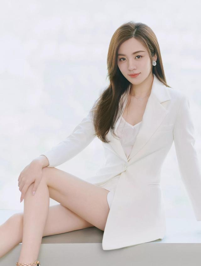 美女明星王晓晨高清写真美图,优雅迷人,性感大方