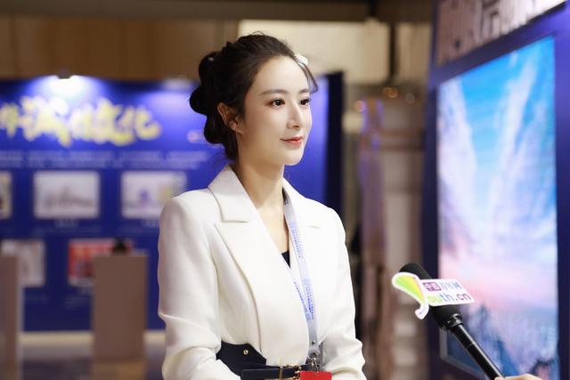 薇娅“消失”2年后再现!年会热舞惊艳全场,又盯上了更赚钱赛道
